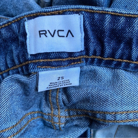 RVCA jean shorts & Pullover - Picture 5 of 10